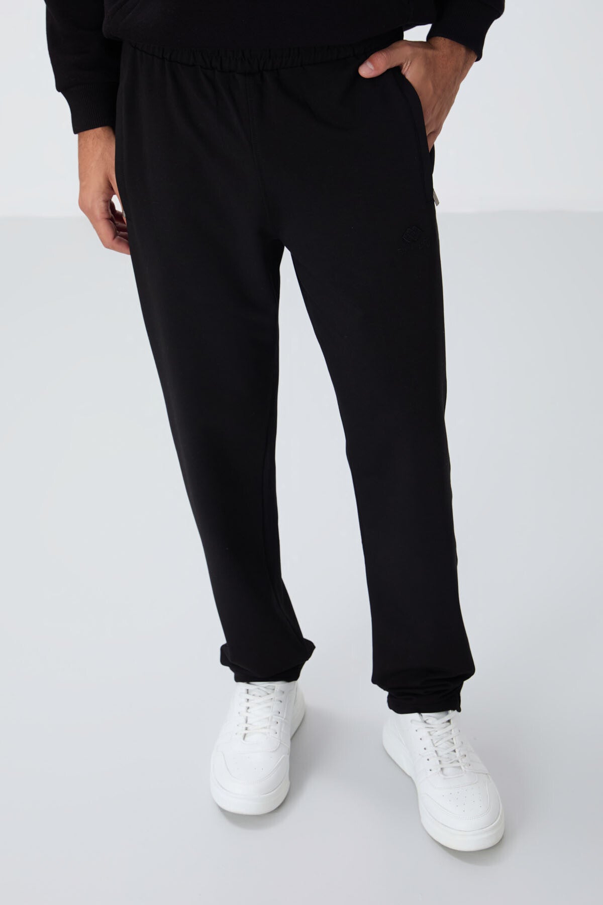 Image of Black Men's Slim Fit Classic Leg Sweatpants with Zip-Up Pockets - 84669