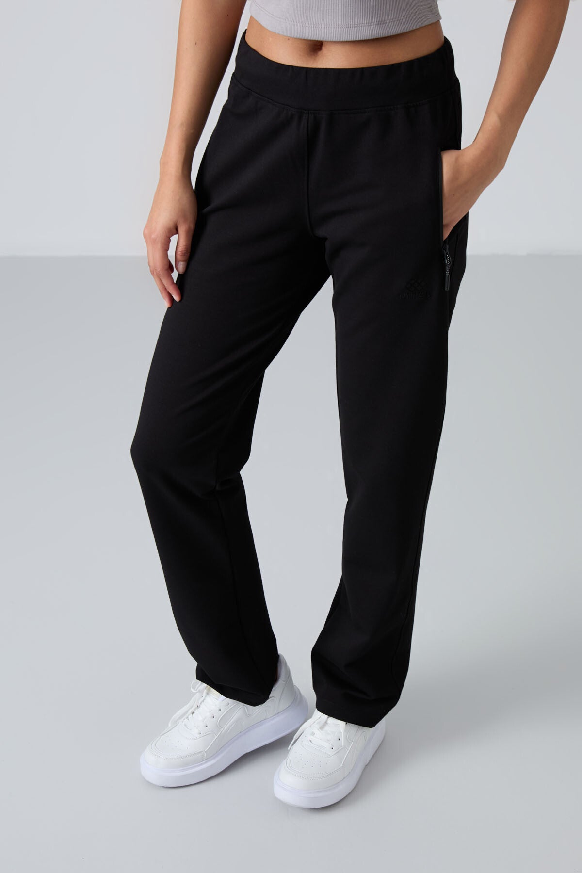 Image of Pantaloni de trening negri pentru femei cu buzunare cu fermoar, croială confortabilă, croială clasică - 94195
