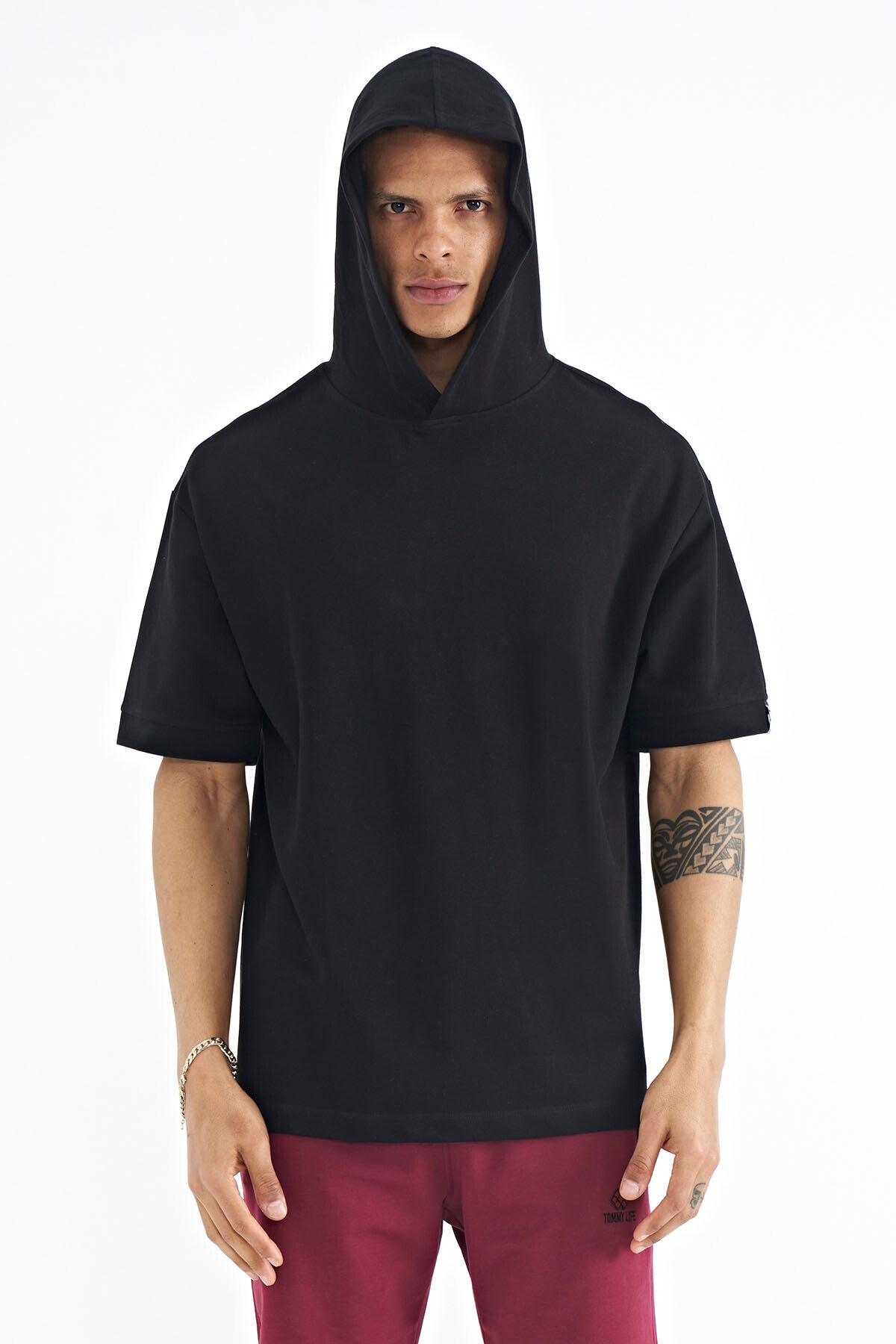Image of Siyah Kapüşonlu Kol Etiket Detaylı Oversize Erkek T-shirt - 88179