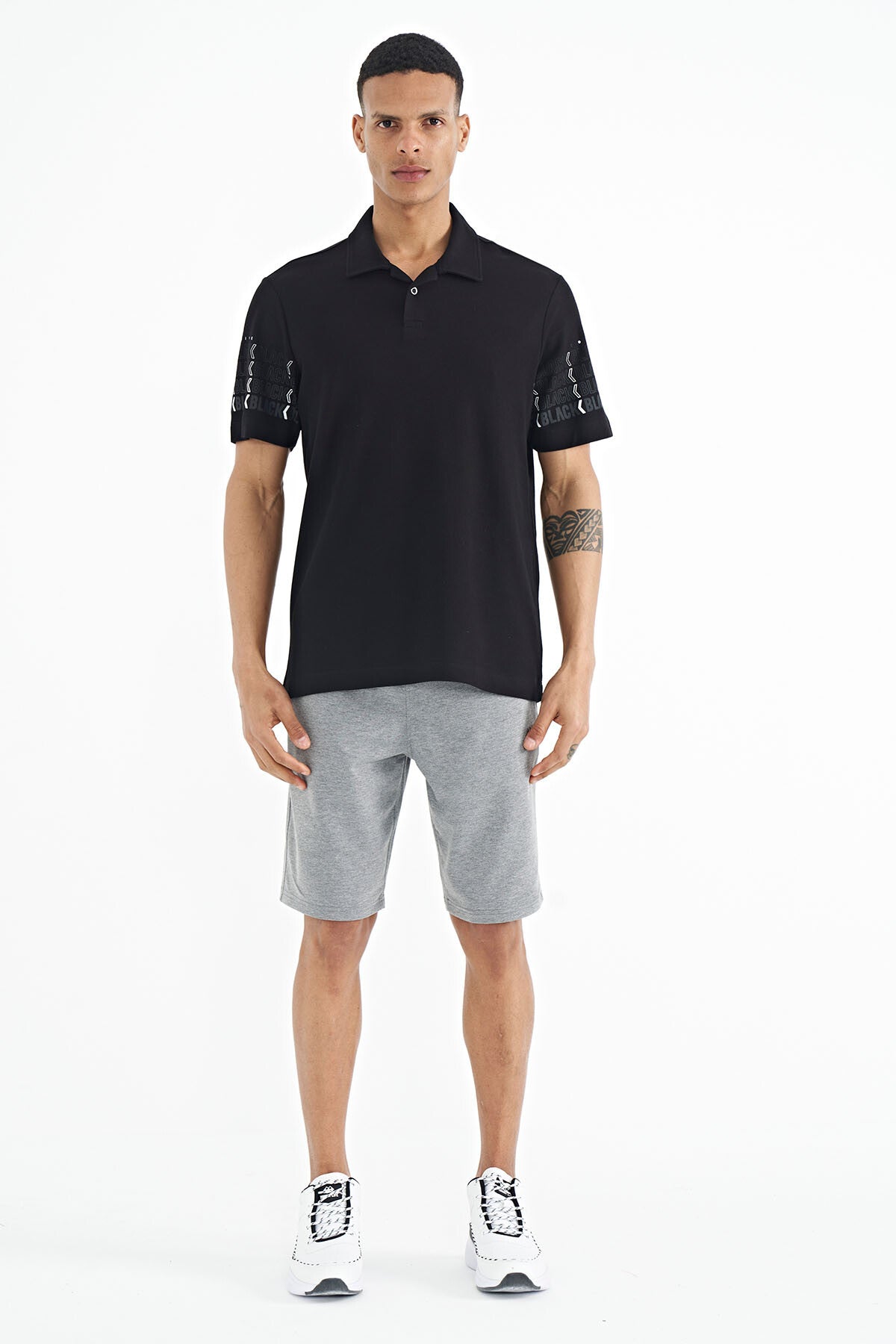 Image of Siyah Kol Baskı Detaylı Polo Yaka Standart Form Erkek T-shirt - 88240