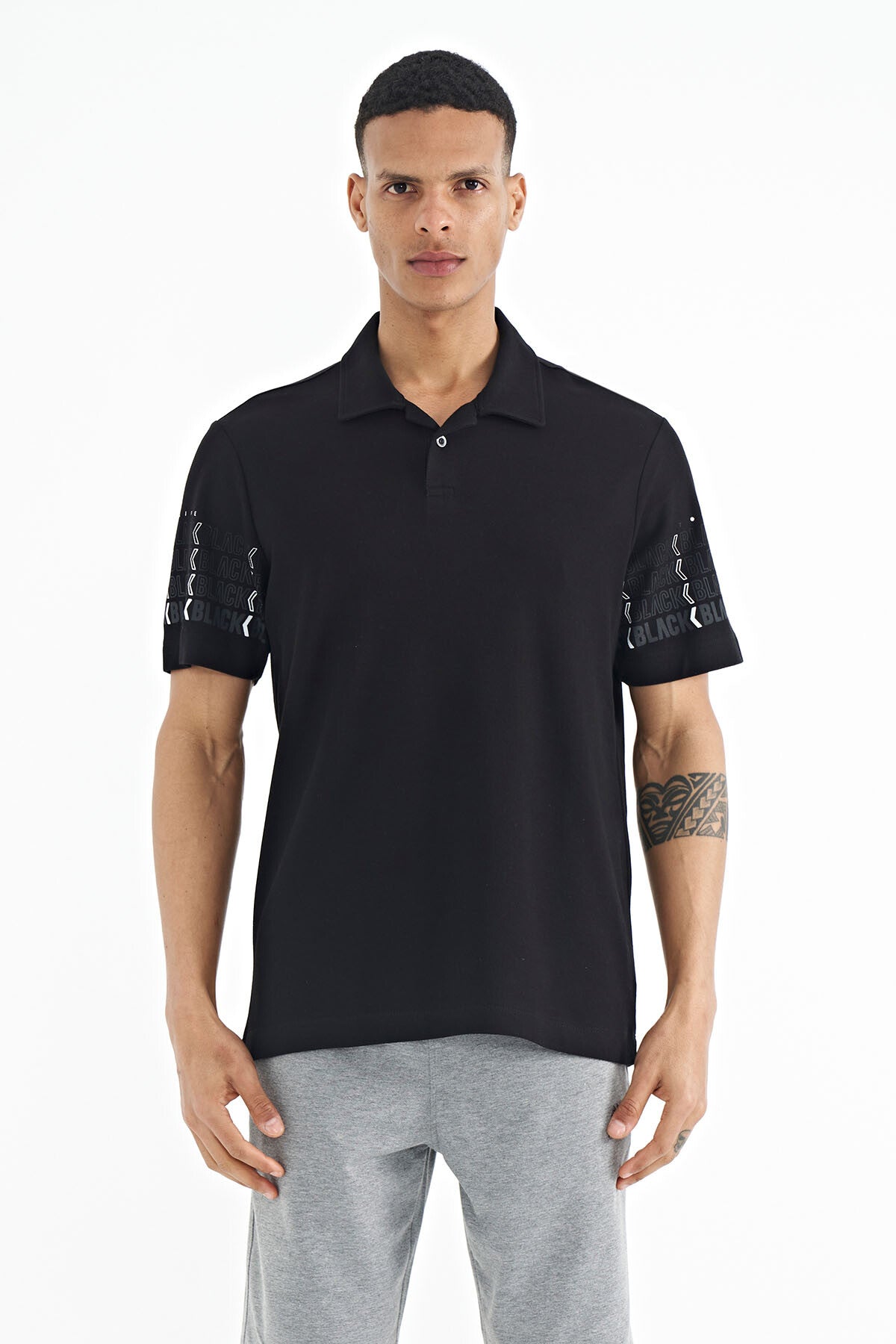 Image of Siyah Kol Baskı Detaylı Polo Yaka Standart Form Erkek T-shirt - 88240