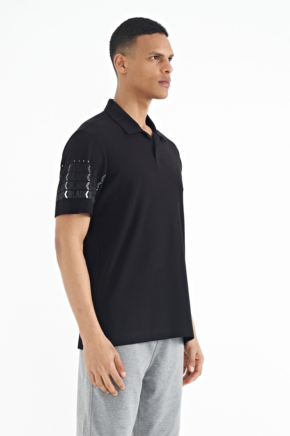 Image of Siyah Kol Baskı Detaylı Polo Yaka Standart Form Erkek T-shirt - 88240