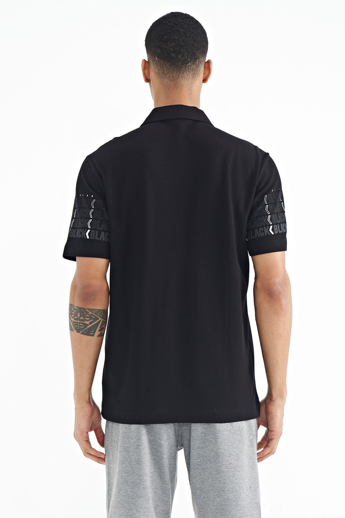 Image of Siyah Kol Baskı Detaylı Polo Yaka Standart Form Erkek T-shirt - 88240
