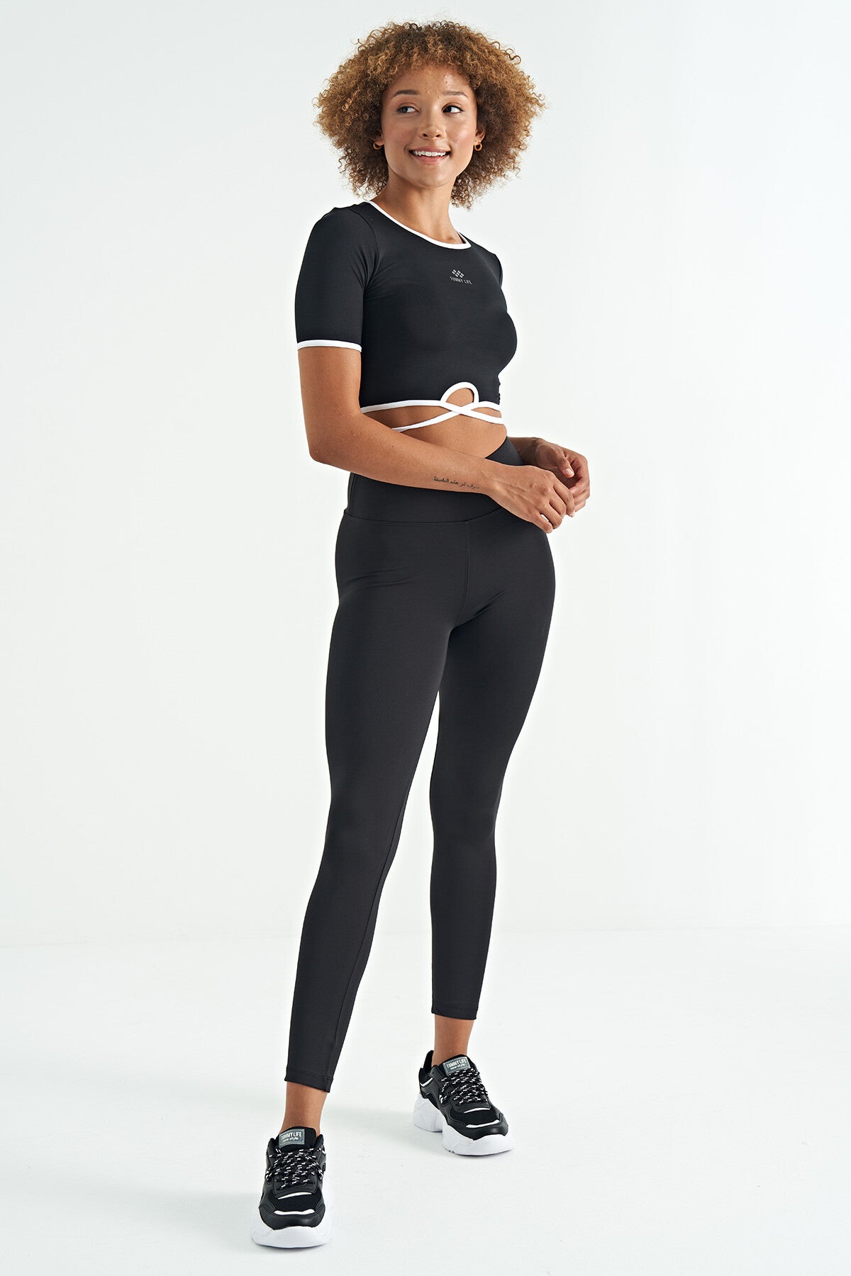 Image of Siyah Logo Baskı Detaylı Yüksek Bel Dalgıç Kumaş Slim Fit Kadın Tayt - 94627