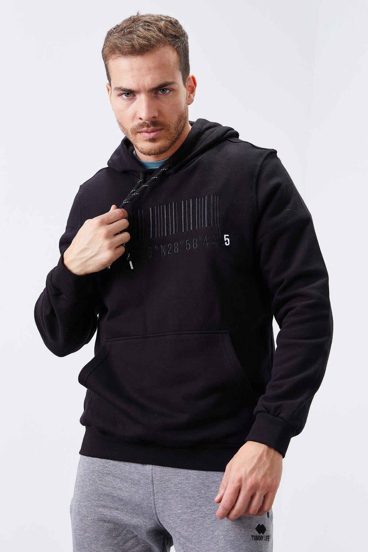 Image of Siyah Nakışlı Kanguru Cep Standart Kalıp Kapüşonlu Erkek Sweatshirt - 87839