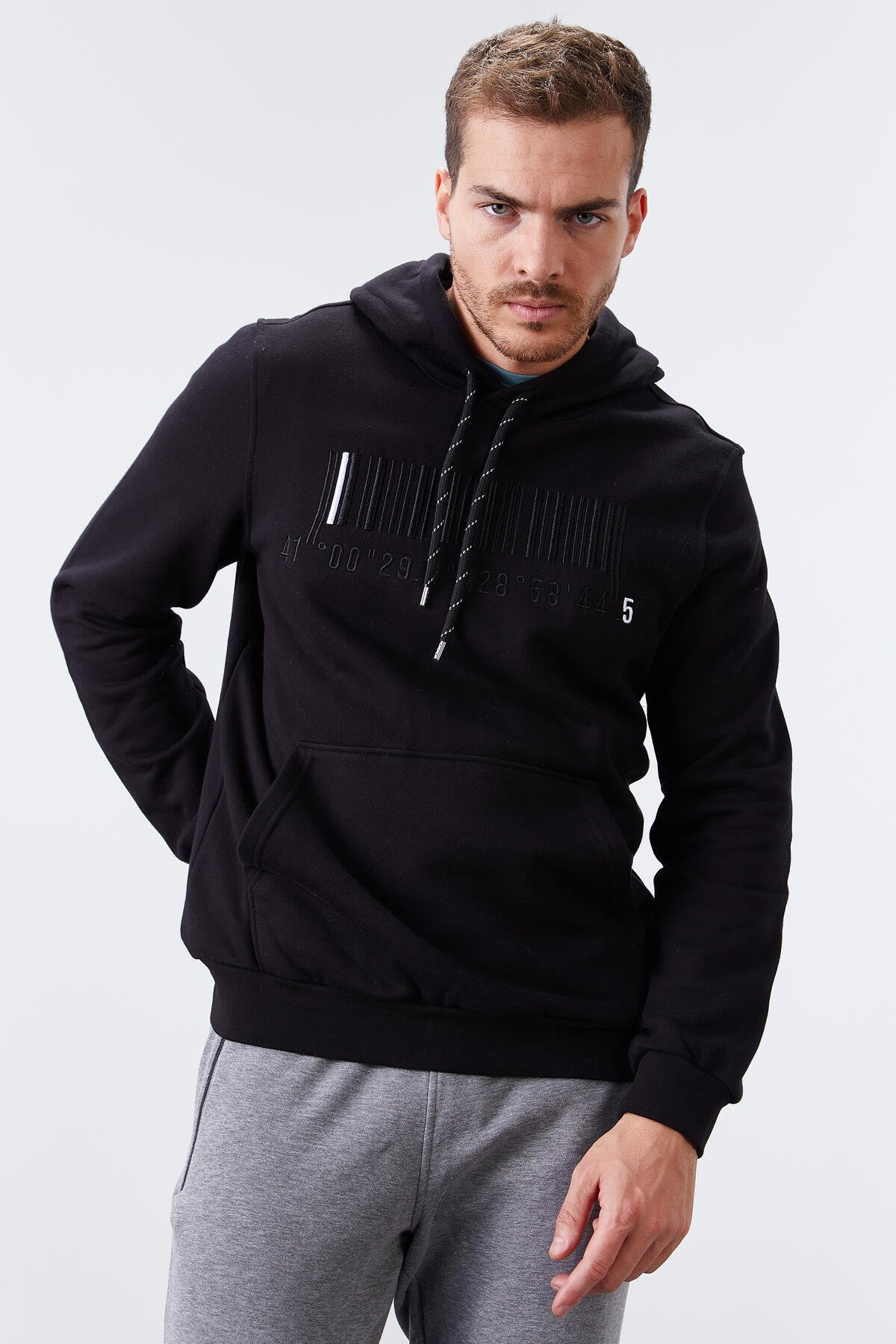 Image of Siyah Nakışlı Kanguru Cep Standart Kalıp Kapüşonlu Erkek Sweatshirt - 87839