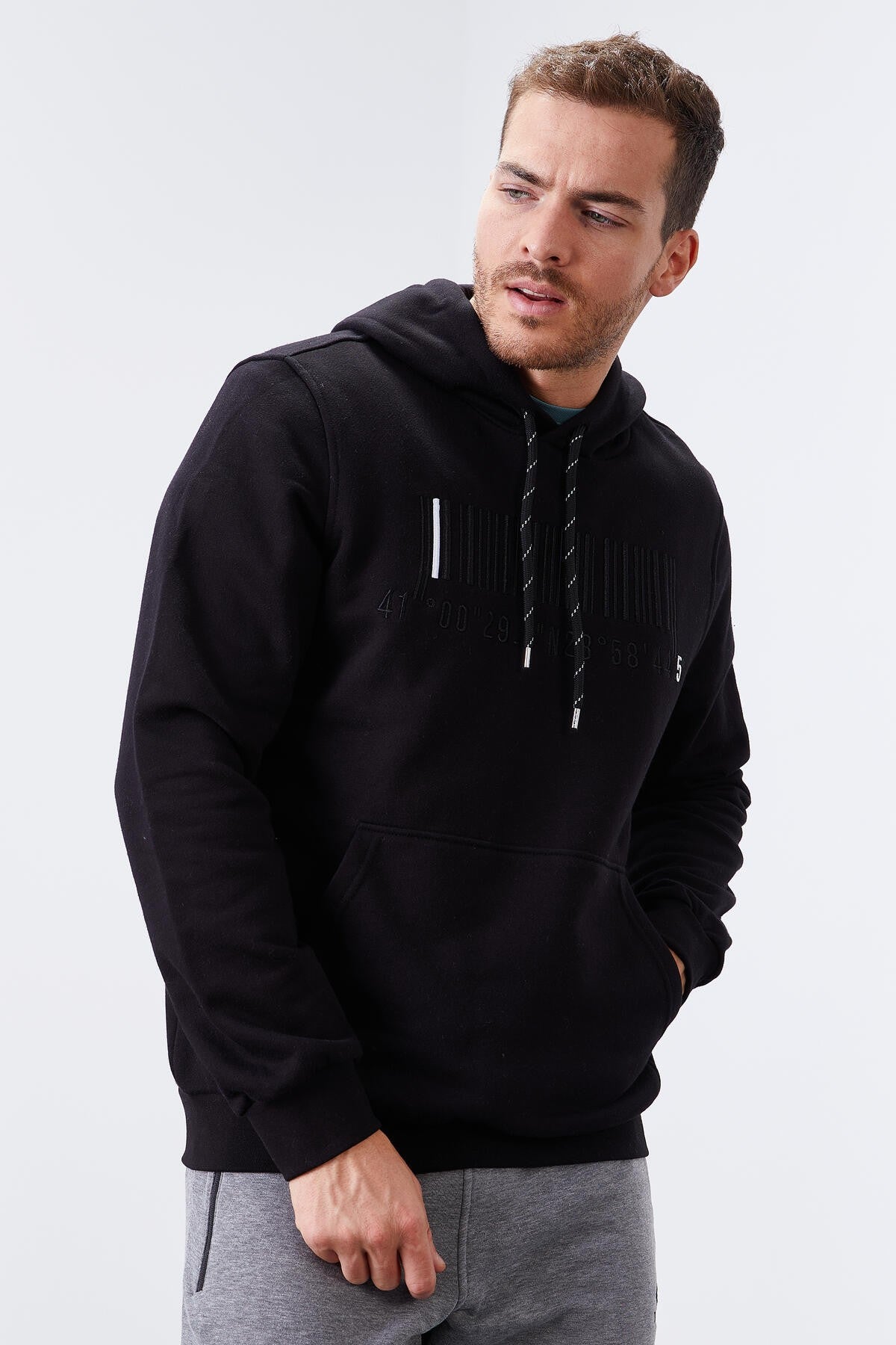Image of Siyah Nakışlı Kanguru Cep Standart Kalıp Kapüşonlu Erkek Sweatshirt - 87839