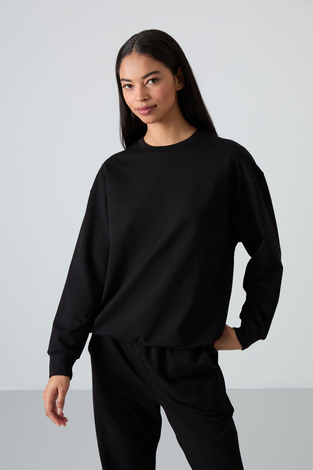 Image of Siyah Basic Pamuklu O Yaka Oversize Lastik Paça Kadın Eşofman Takım - 95287