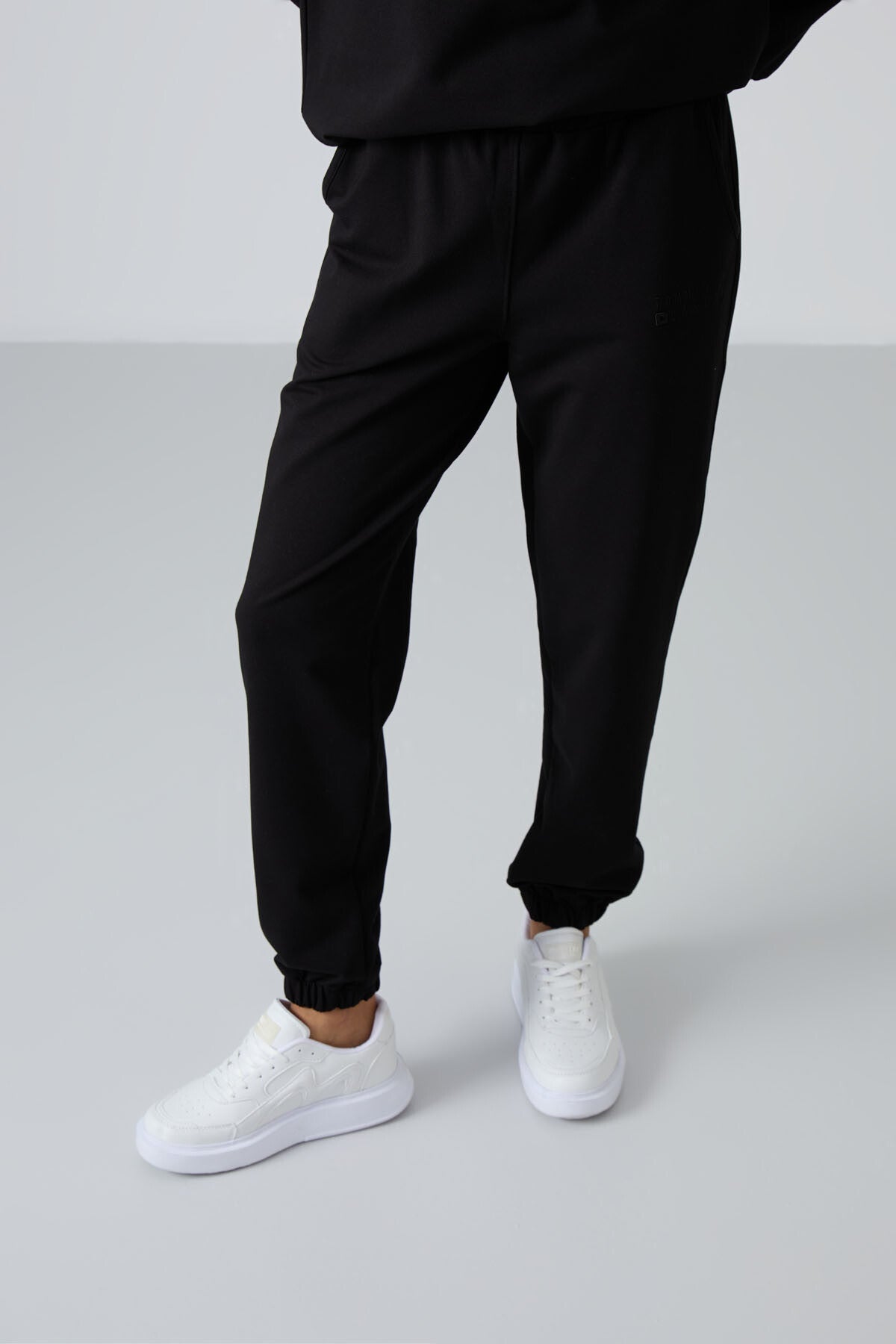 Image of Siyah Basic Pamuklu O Yaka Oversize Lastik Paça Kadın Eşofman Takım - 95287