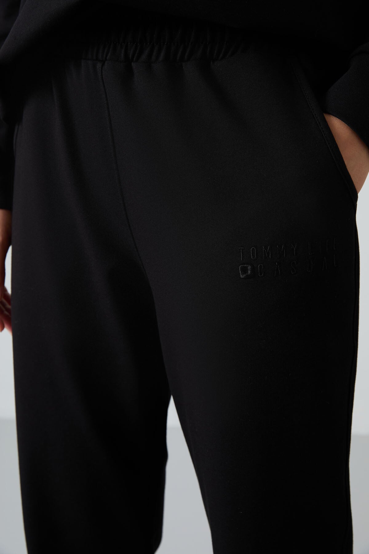 Image of Set trening de damă negru, din bumbac, cu guler rotund, supradimensionat, cu tiv elastic - 95287
