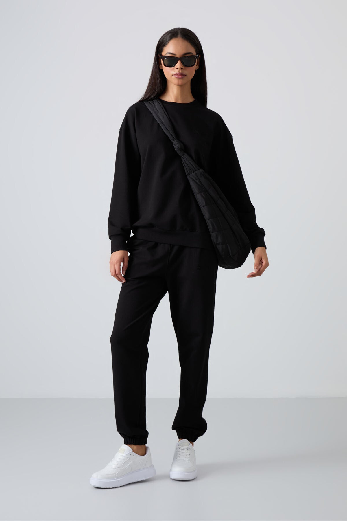 Image of Set trening de damă negru, din bumbac, cu guler rotund, supradimensionat, cu tiv elastic - 95287