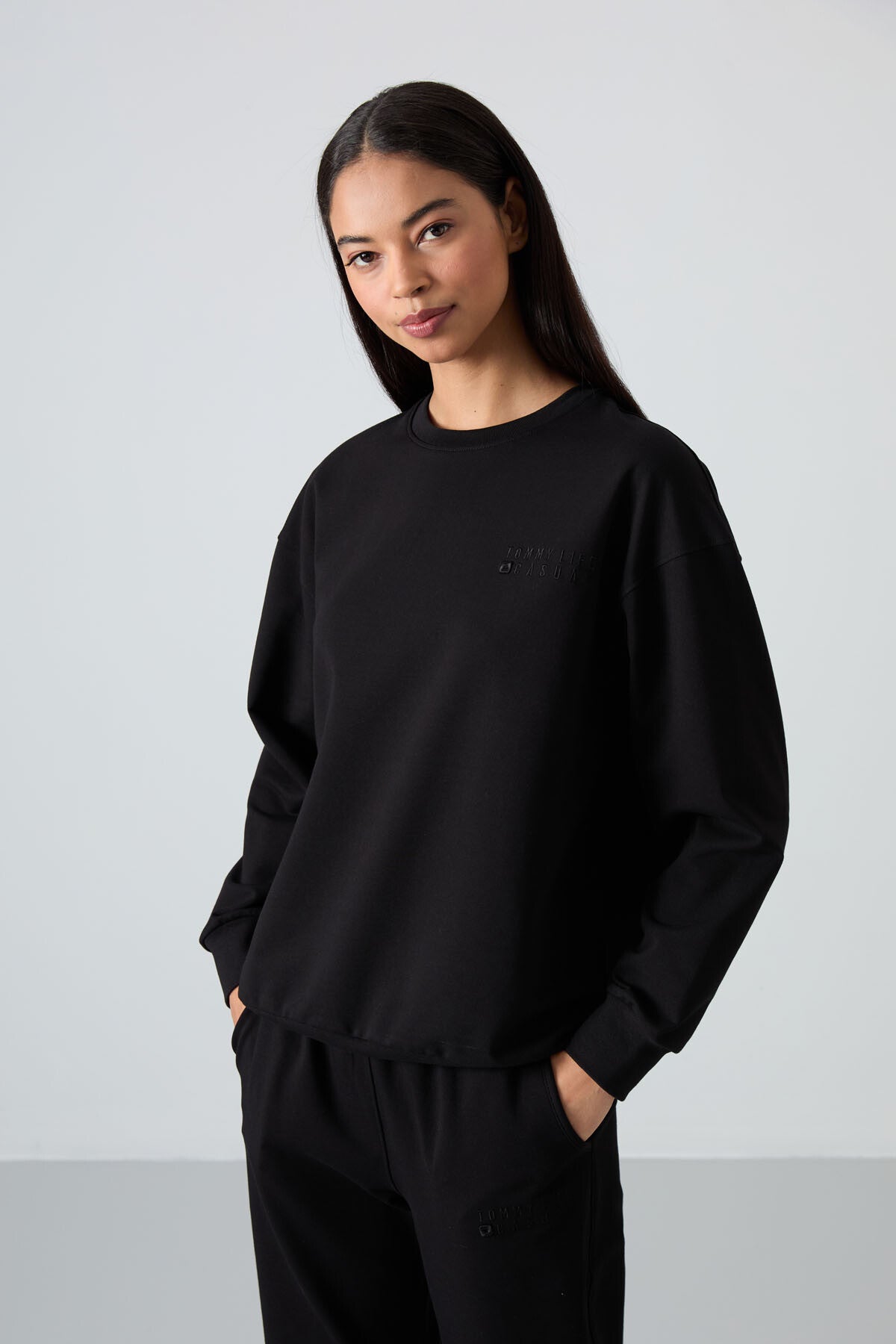 Image of Set trening de damă negru, din bumbac, cu guler rotund, supradimensionat, cu tiv elastic - 95287