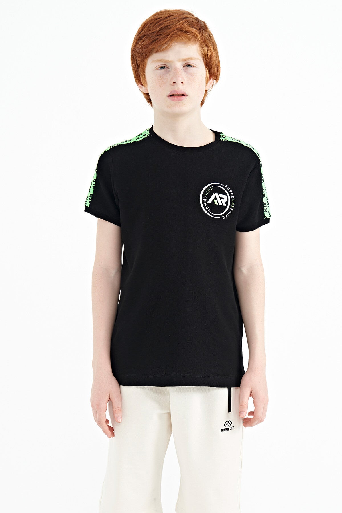 Image of Siyah Omuz Baskı Detaylı Standart Kalıp O Yaka Erkek Çocuk T-Shirt - 11121
