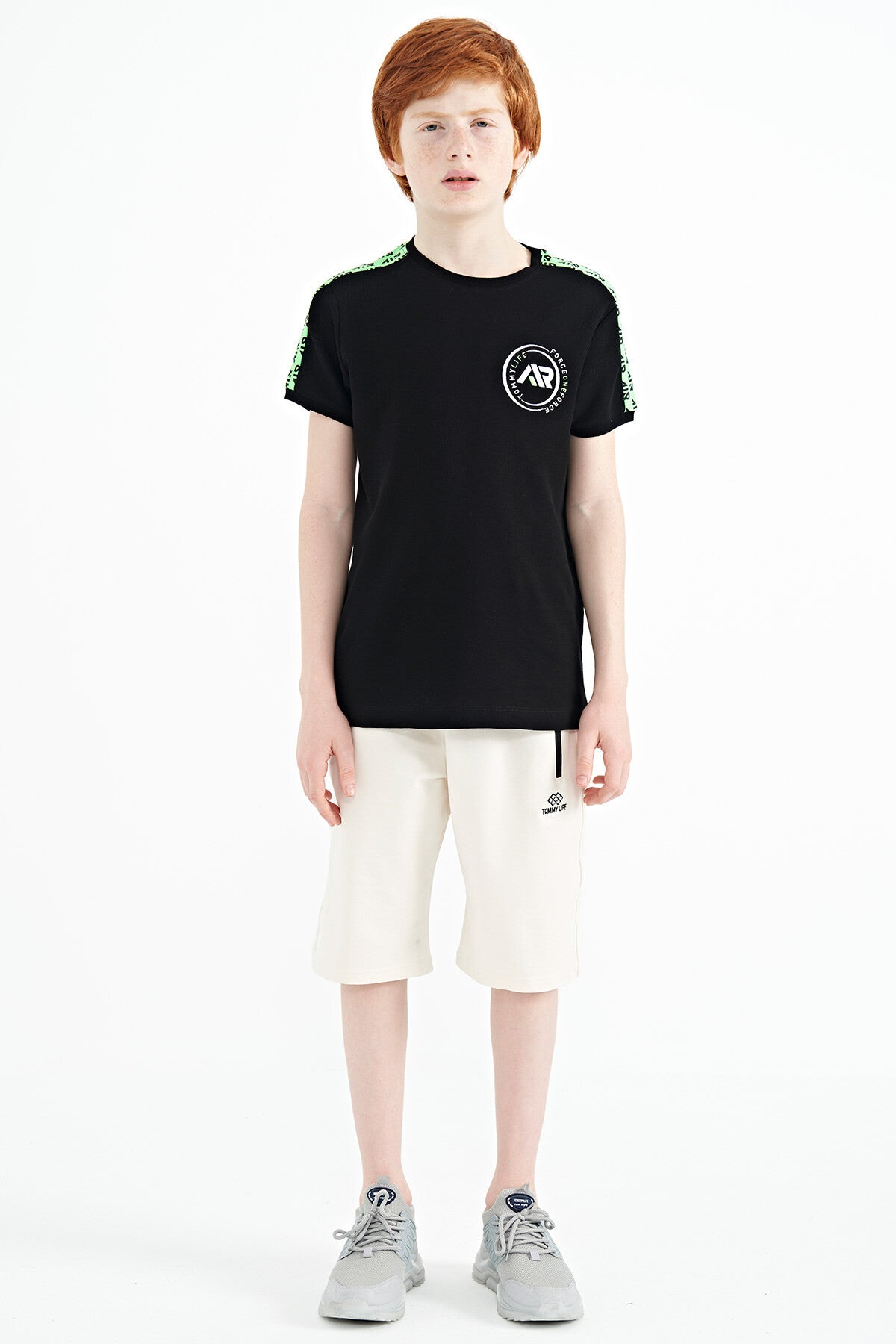 Image of Siyah Omuz Baskı Detaylı Standart Kalıp O Yaka Erkek Çocuk T-Shirt - 11121