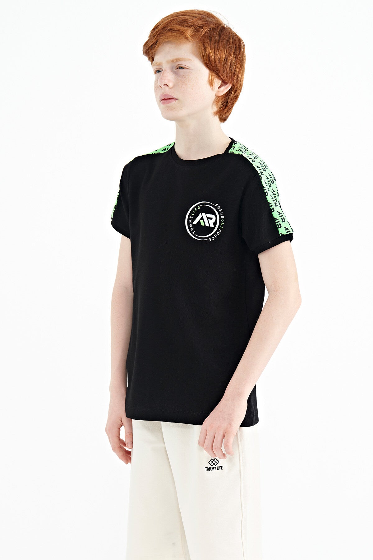 Image of Siyah Omuz Baskı Detaylı Standart Kalıp O Yaka Erkek Çocuk T-Shirt - 11121