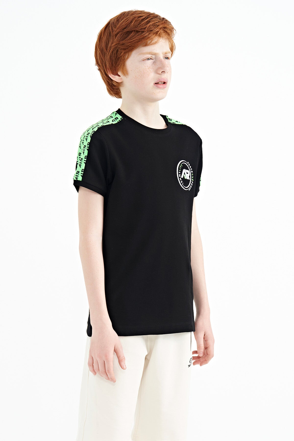 Image of Siyah Omuz Baskı Detaylı Standart Kalıp O Yaka Erkek Çocuk T-Shirt - 11121