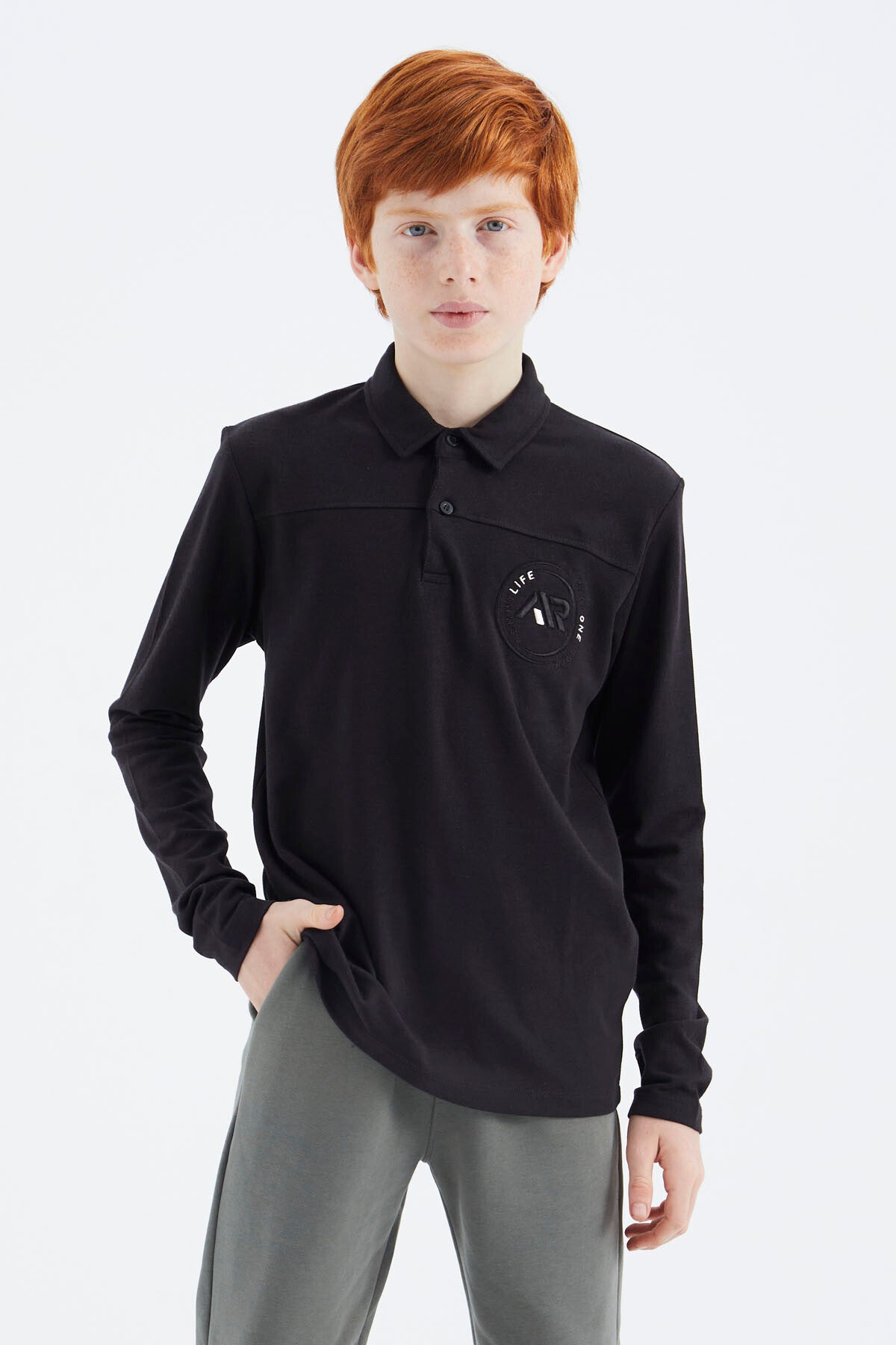 Image of Tricou negru cu guler polo pentru băieți - 11172
