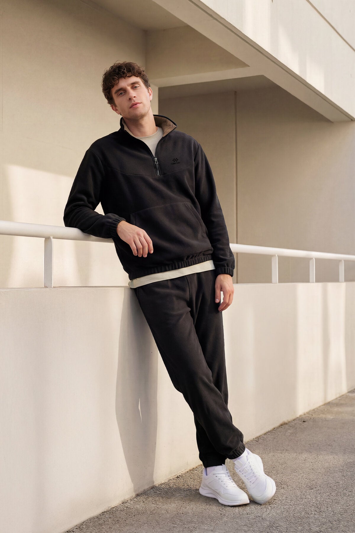 Image of Black Half-Zip Stand-Up Collar Elasticated Hem Fleece Men's Tracksuit Set - 85159
