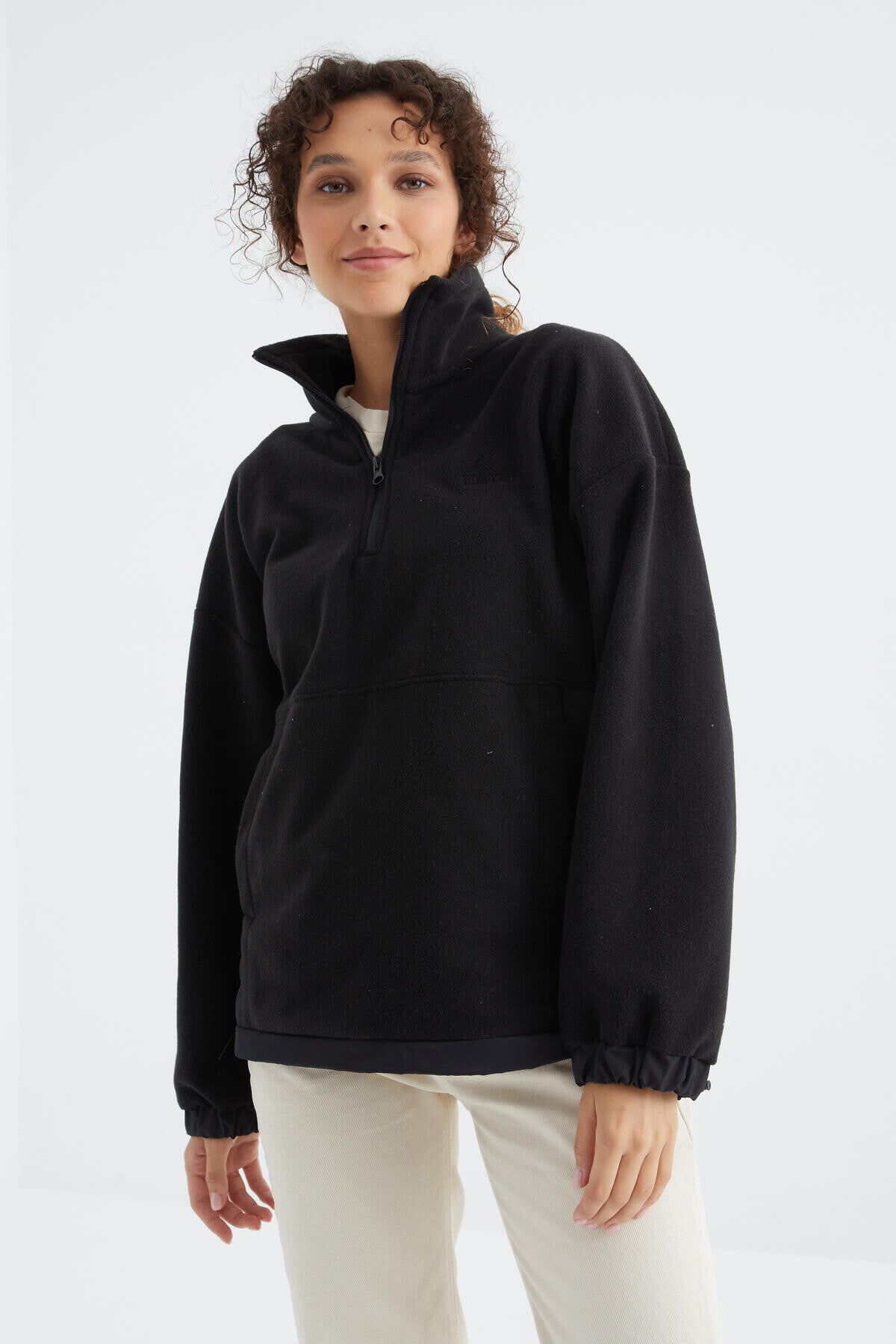 Image of Siyah Yarım Fermuar Etek Ucu Büzgülü Dik Yaka  Oversize Kadın Polar Sweatshirt - 97236