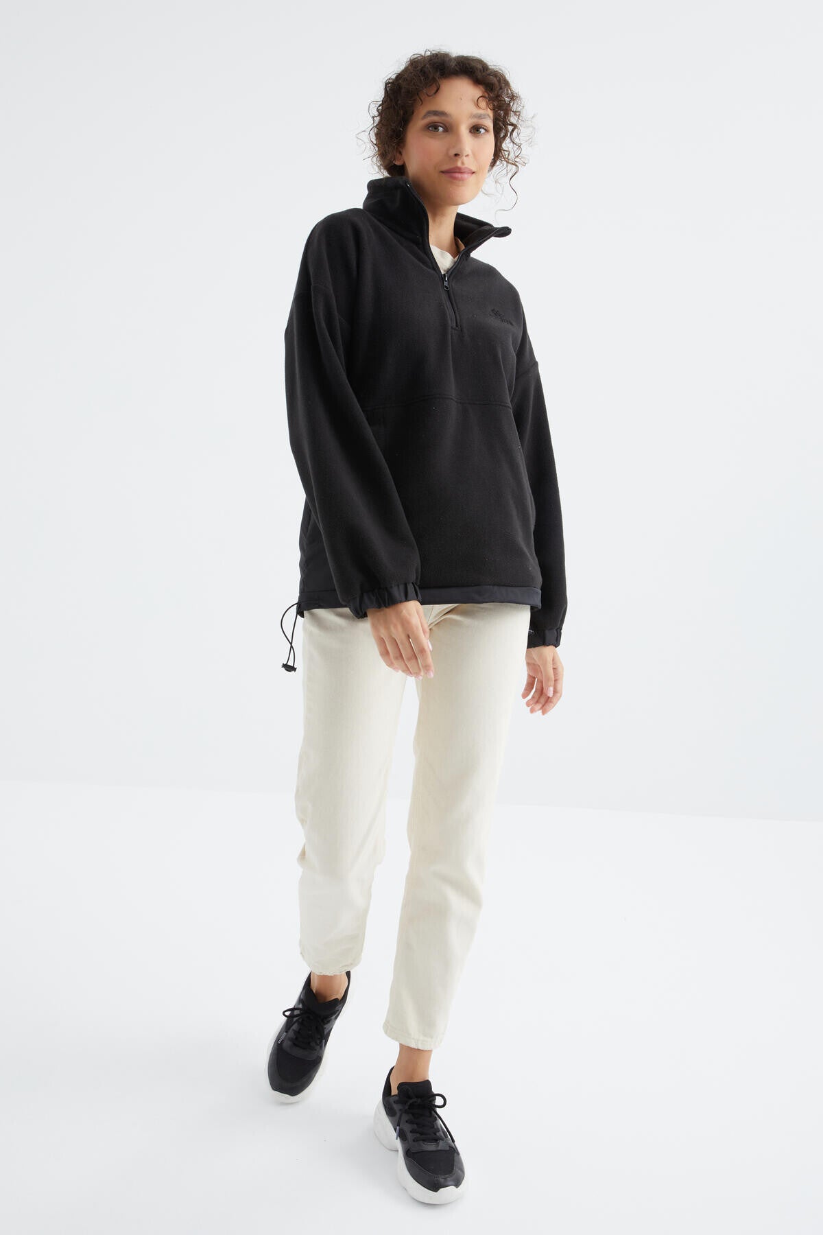 Image of Siyah Yarım Fermuar Etek Ucu Büzgülü Dik Yaka  Oversize Kadın Polar Sweatshirt - 97236