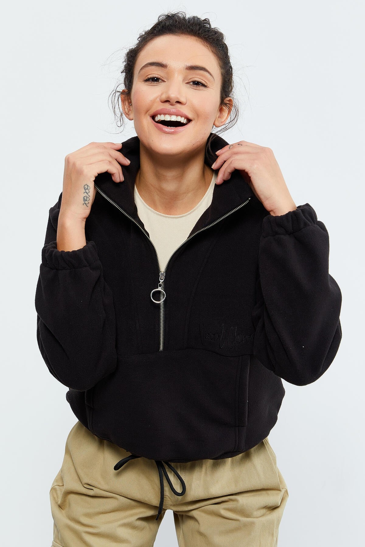 Image of Siyah Yarım Fermuar Etek Ucu Büzgülü Kadın Polar Oversize Sweatshirt - 97171