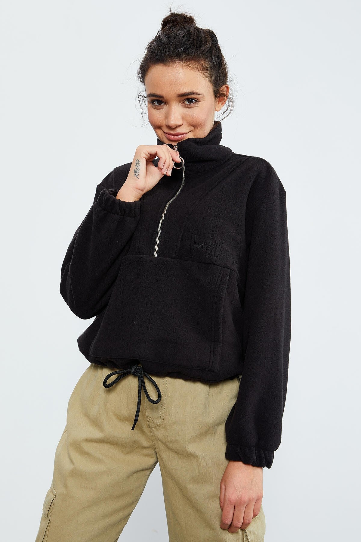 Image of Siyah Yarım Fermuar Etek Ucu Büzgülü Kadın Polar Oversize Sweatshirt - 97171