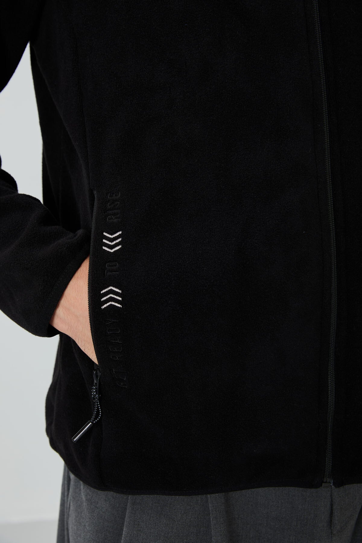 Image of Siyah Yazı Nakışlı Dik Yaka Fermuarlı Standart Kalıp Erkek Sweatshirt Polar - 87992