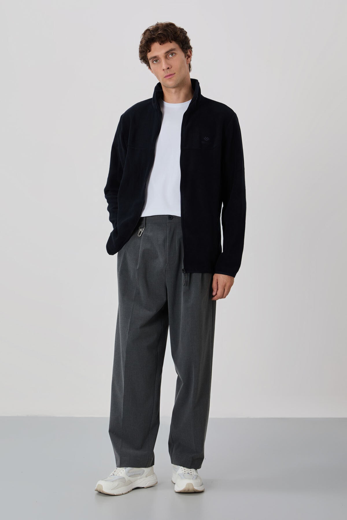 Image of Siyah Yazı Nakışlı Dik Yaka Fermuarlı Standart Kalıp Erkek Sweatshirt Polar - 87992
