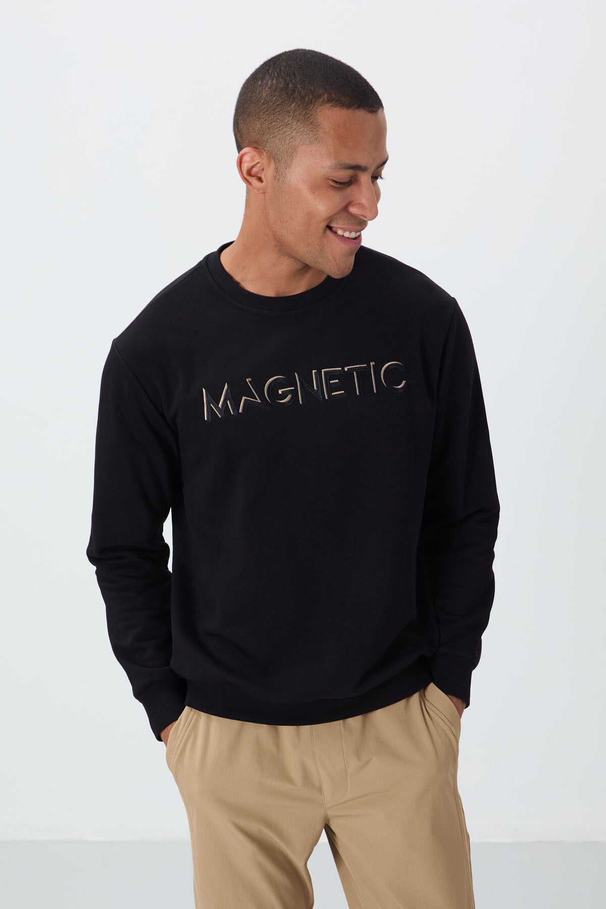 Image of Siyah Yazı Nakışlı O Yaka Rahat Form İçi Polarlı Erkek Sweatshirt - 88020