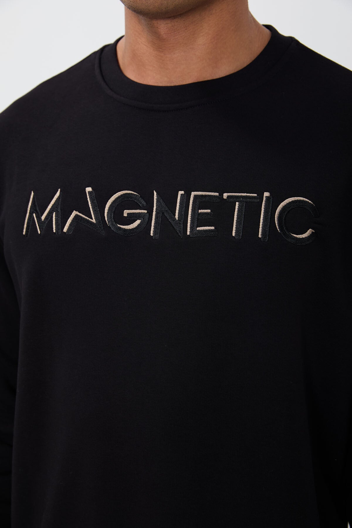 Image of Siyah Yazı Nakışlı O Yaka Rahat Form İçi Polarlı Erkek Sweatshirt - 88020