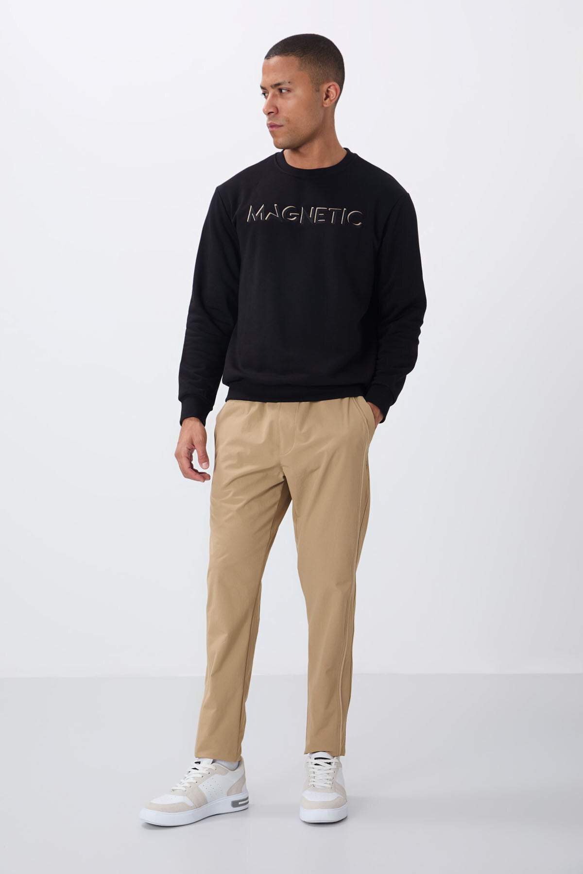 Image of Siyah Yazı Nakışlı O Yaka Rahat Form İçi Polarlı Erkek Sweatshirt - 88020