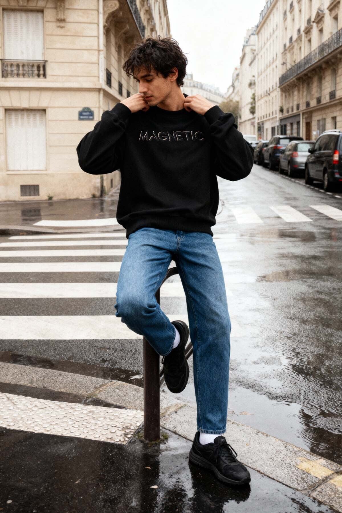 Image of Siyah Yazı Nakışlı O Yaka Rahat Form İçi Polarlı Erkek Sweatshirt - 88020