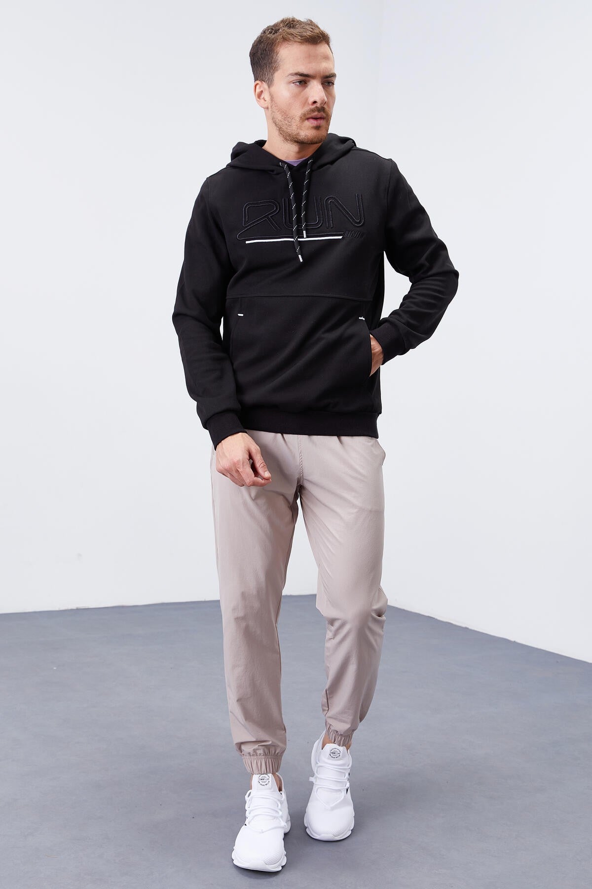 Image of Siyah Yazı Nakışlı Standart Kalıp Kapüşonlu Erkek Sweatshirt - 87887
