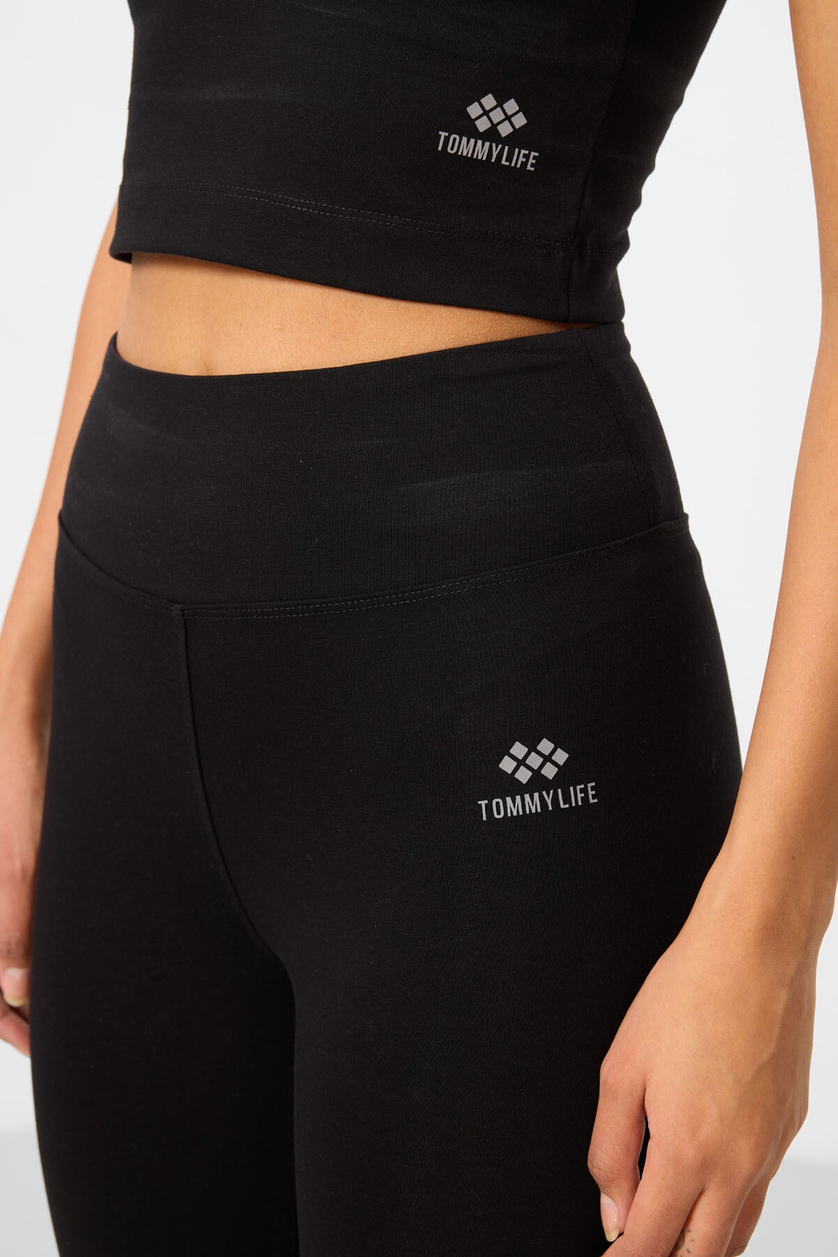 Image of Siyah Yüksek Bel Kapri-Crop Atlet Slim Fit Kadın Tayt Takım - 95284