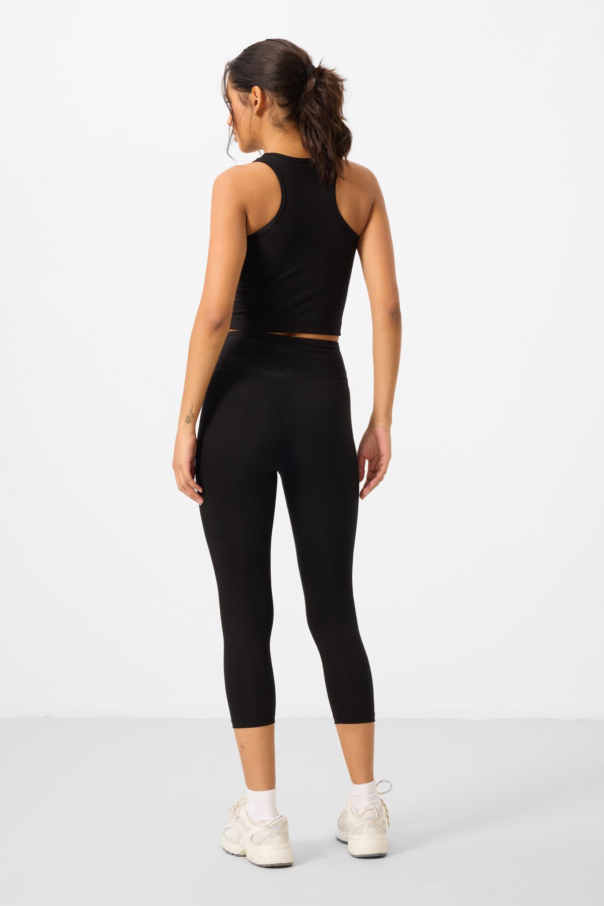 Image of Siyah Yüksek Bel Kapri-Crop Atlet Slim Fit Kadın Tayt Takım - 95284
