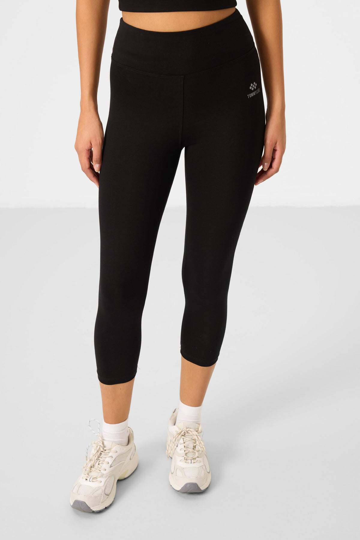 Image of Siyah Yüksek Bel Kapri-Crop Atlet Slim Fit Kadın Tayt Takım - 95284