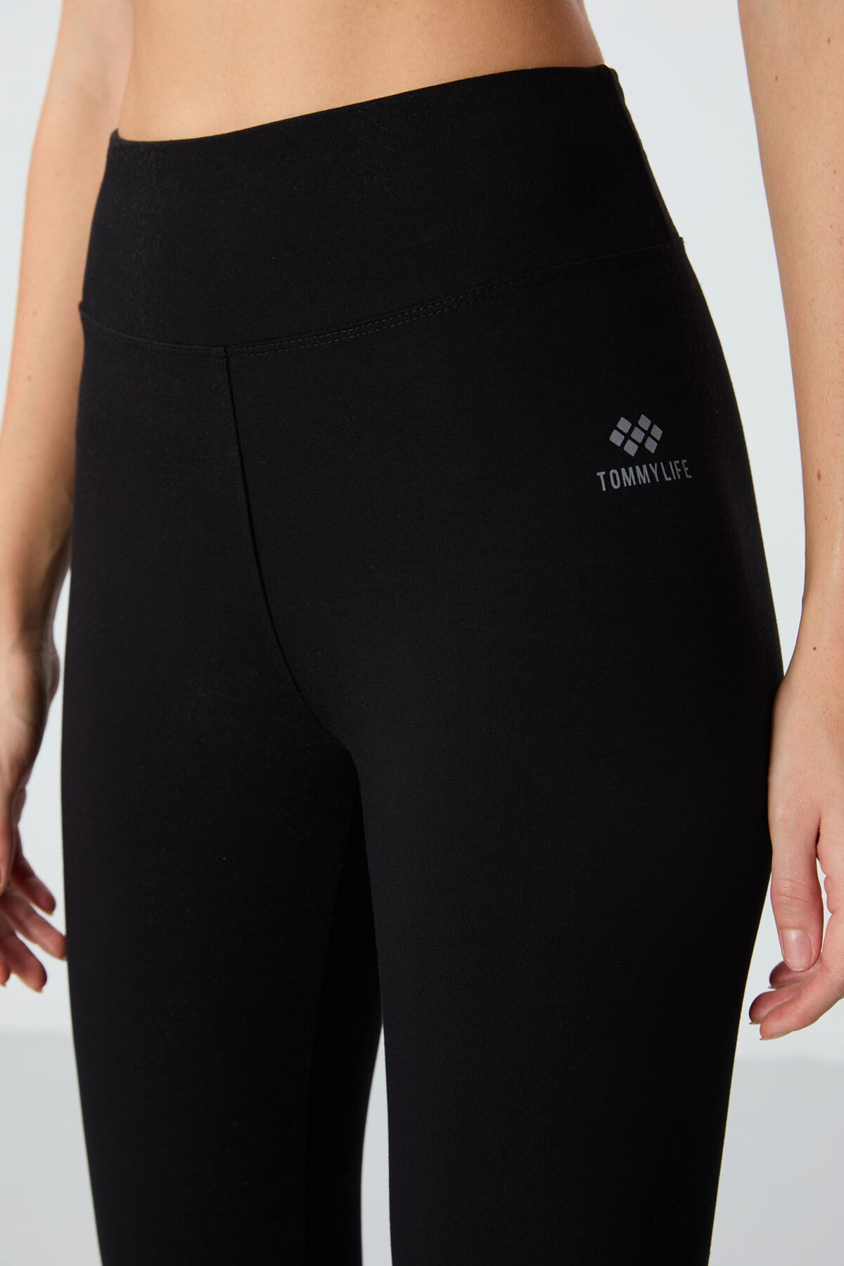 Image of Siyah Yüksek Bel Slim Fit Dar Paça Kadın Kapri Tayt - 93097
