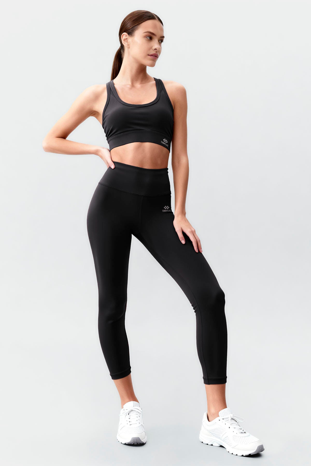 Image of Siyah Yüksek Bel Toparlayıcı Çapraz Sırt Detaylı Slim Fit Kadın Tayt Takım - 95283