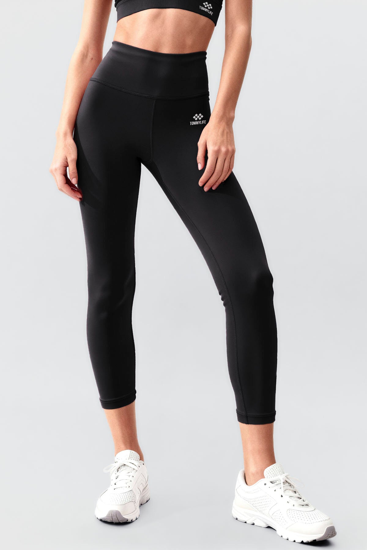 Image of Siyah Yüksek Bel Toparlayıcı Çapraz Sırt Detaylı Slim Fit Kadın Tayt Takım - 95283