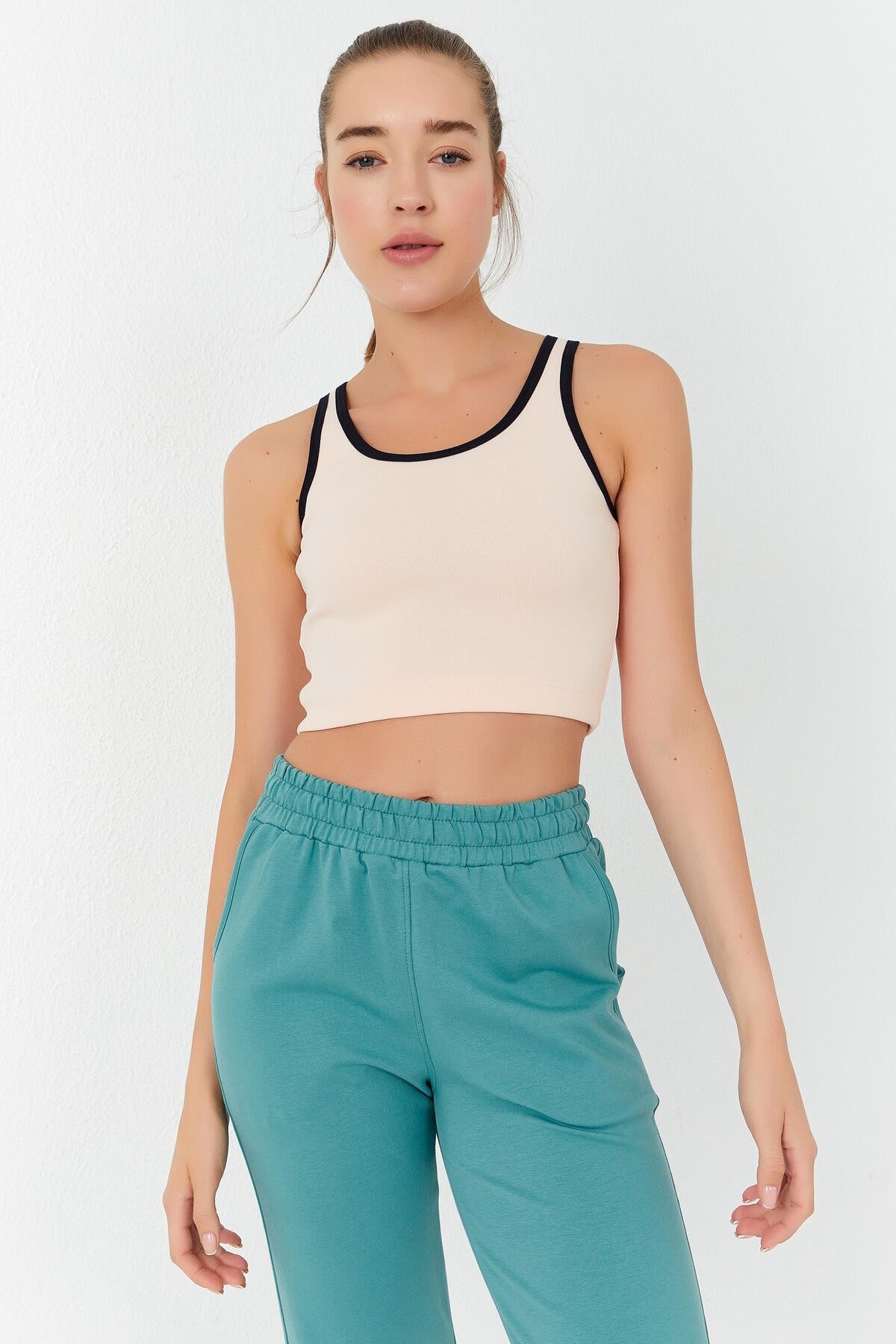 Image of Somon Basic Sıfır Kol Dar Kalıp U Yaka Kadın Crop Top Atlet - 97162