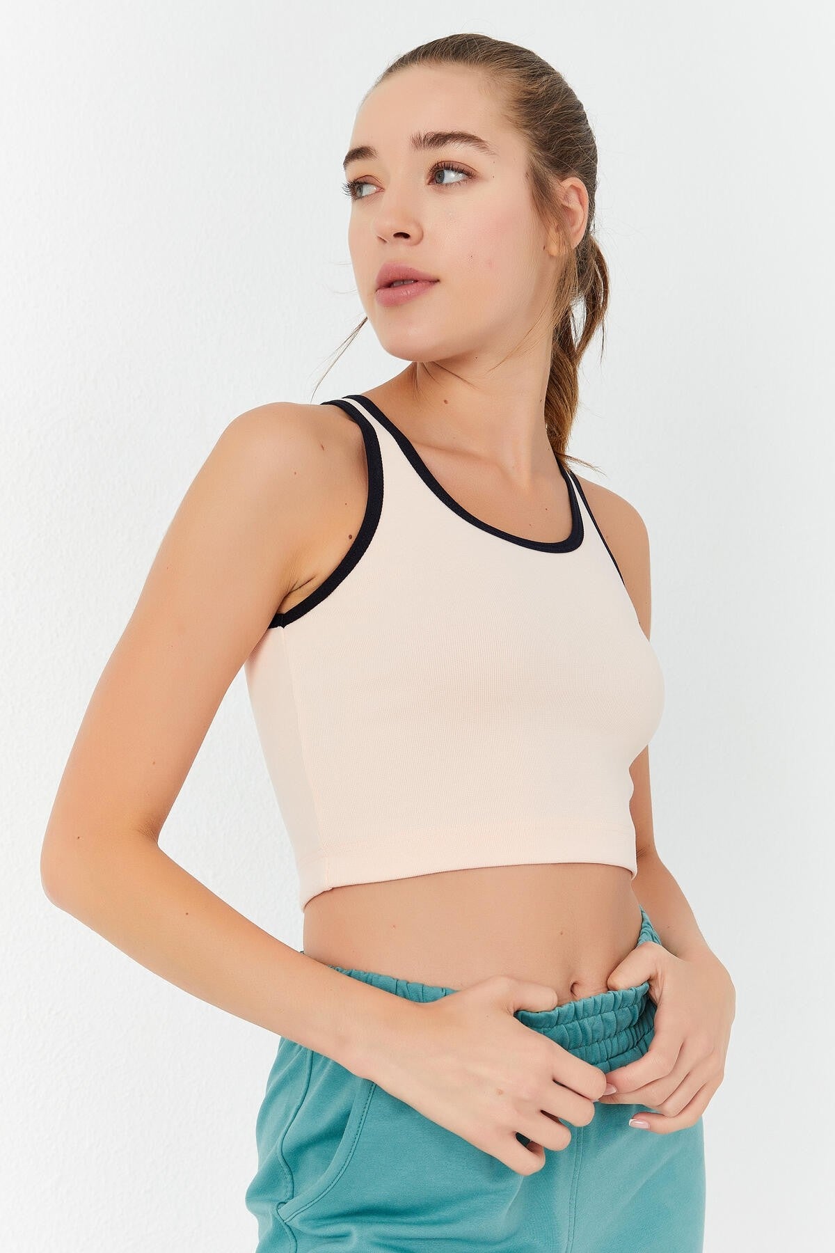 Image of Somon Basic Sıfır Kol Dar Kalıp U Yaka Kadın Crop Top Atlet - 97162