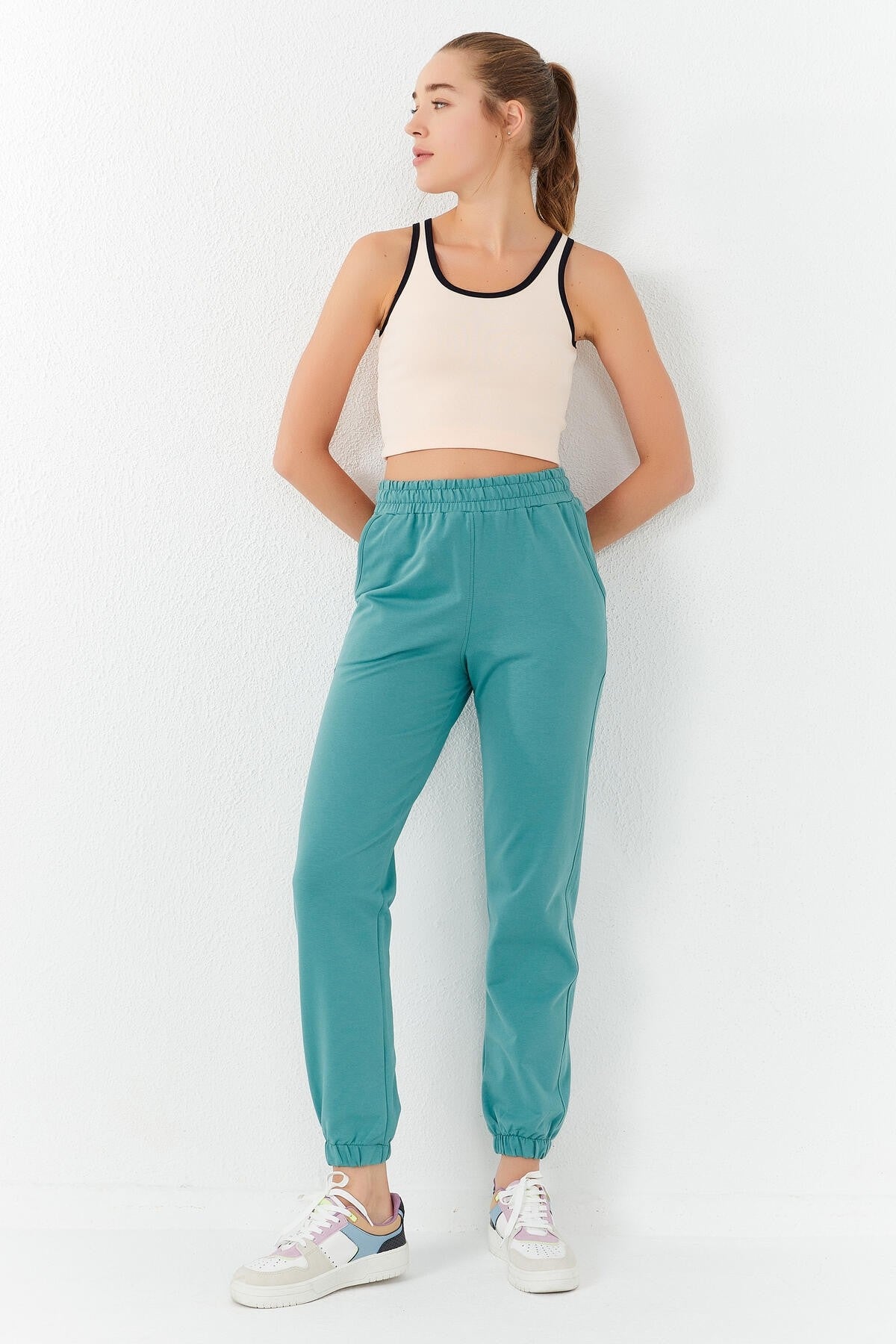 Image of Somon Basic Sıfır Kol Dar Kalıp U Yaka Kadın Crop Top Atlet - 97162