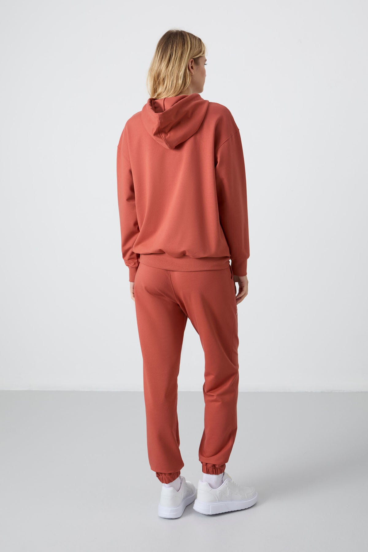 Image of Tarçın Kapüşonlu Kanguru Cep Oversize Lastik Paça Kadın Eşofman Takımı - 95288