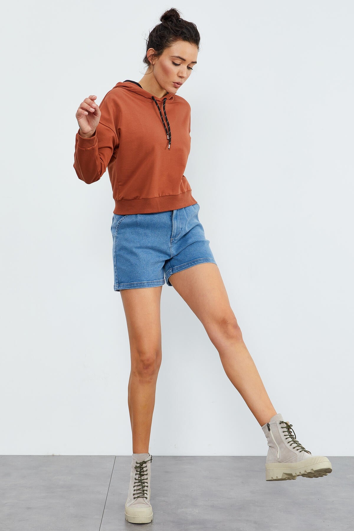 Image of Tarçın Uzun Kol Rahat Form Kapüşonlu Kadın Sweatshirt - 97115