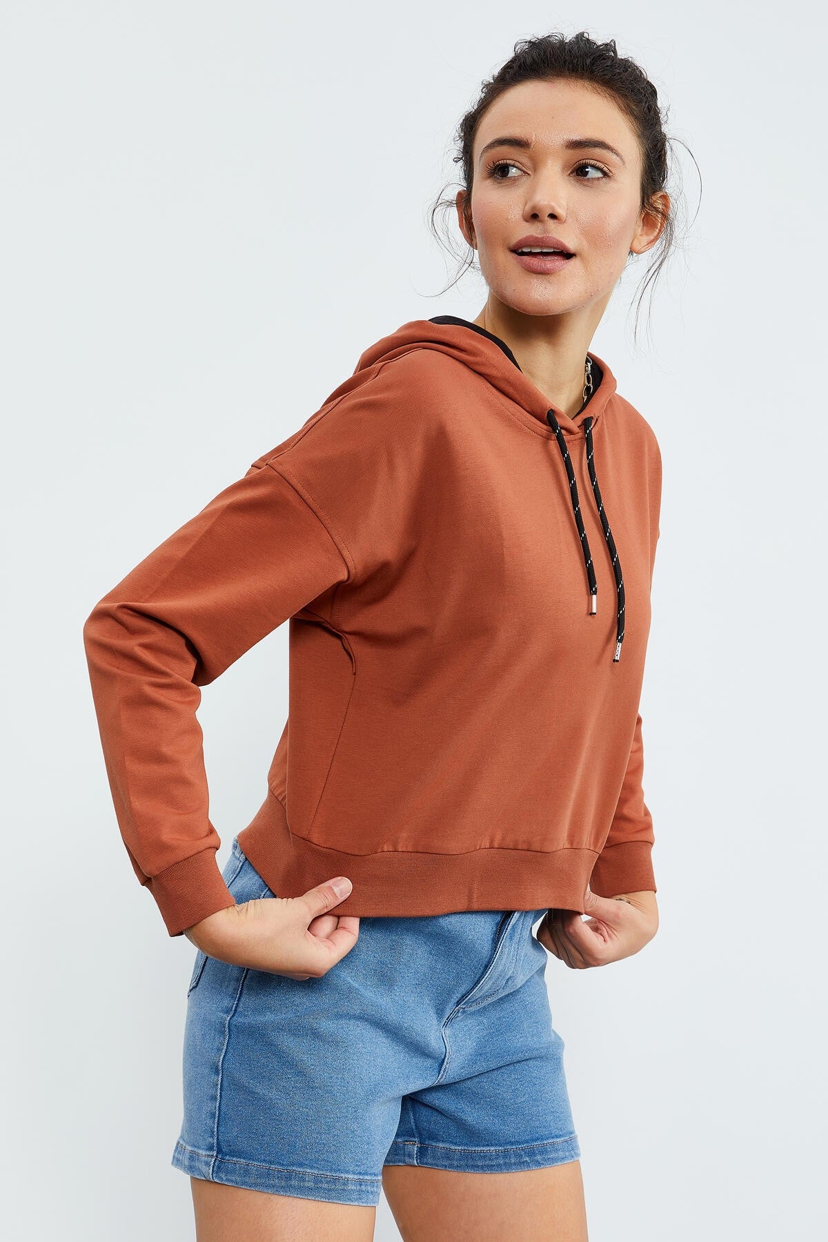 Image of Tarçın Uzun Kol Rahat Form Kapüşonlu Kadın Sweatshirt - 97115