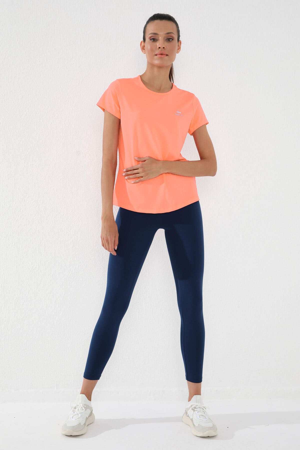 Image of Yavruagzı Basic Kısa Kol Standart Kalıp O Yaka Kadın T-Shirt - 97144
