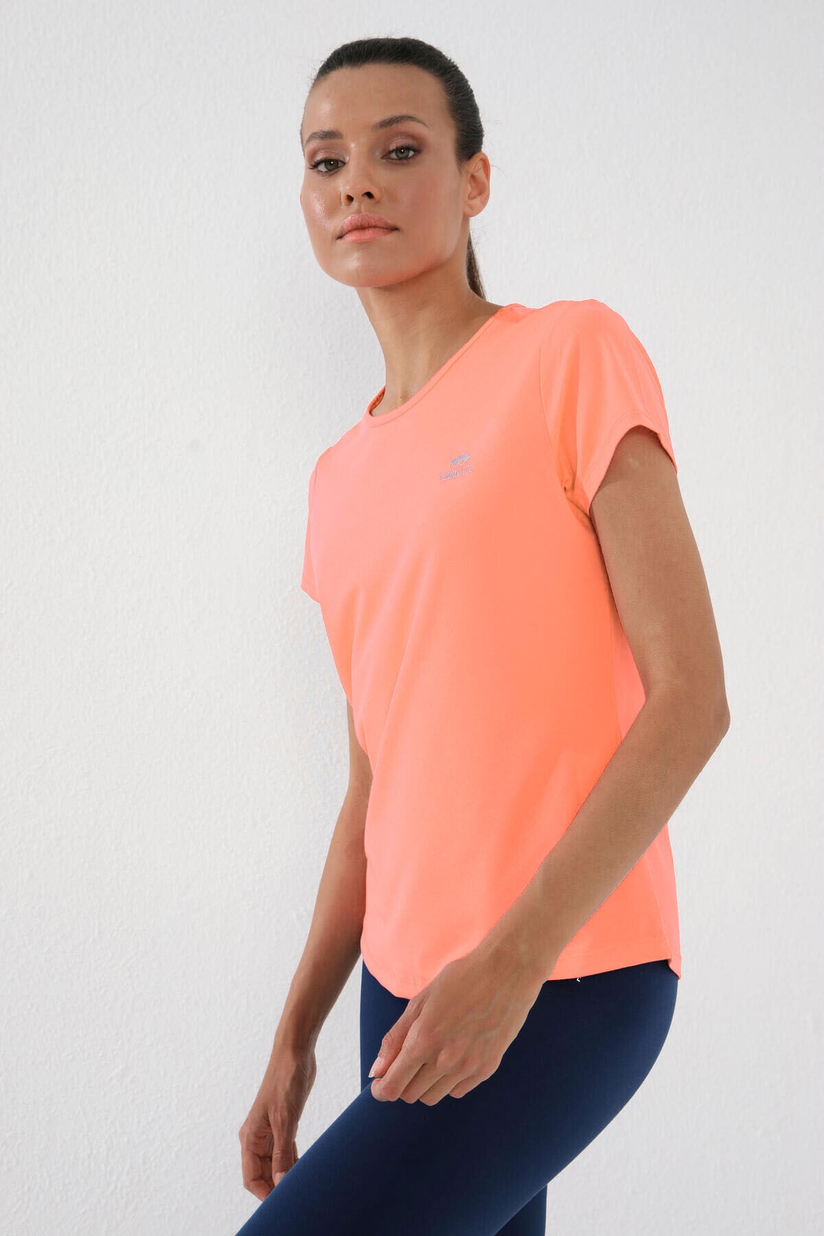 Image of Yavruagzı Basic Kısa Kol Standart Kalıp O Yaka Kadın T-Shirt - 97144