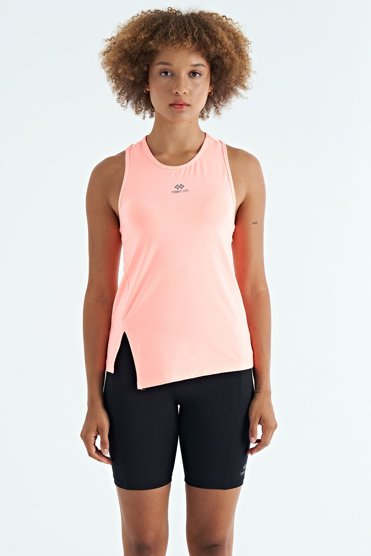 Image of Yavruagzı Yırtmaç Detaylı O Yaka Sıfır Kollu Standart Kalıp Kadın Spor Atlet - 97256