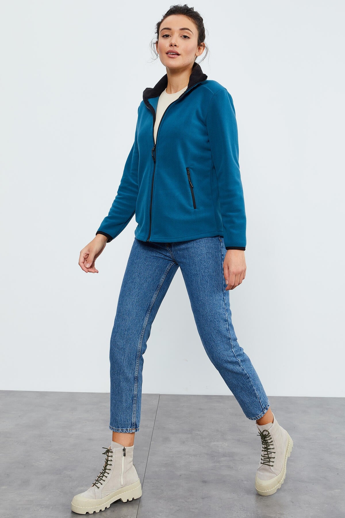 Image of Zümrüt Dik Yaka Fermuarlı Rahat Form Kadın Polar Sweatshirt - 97173