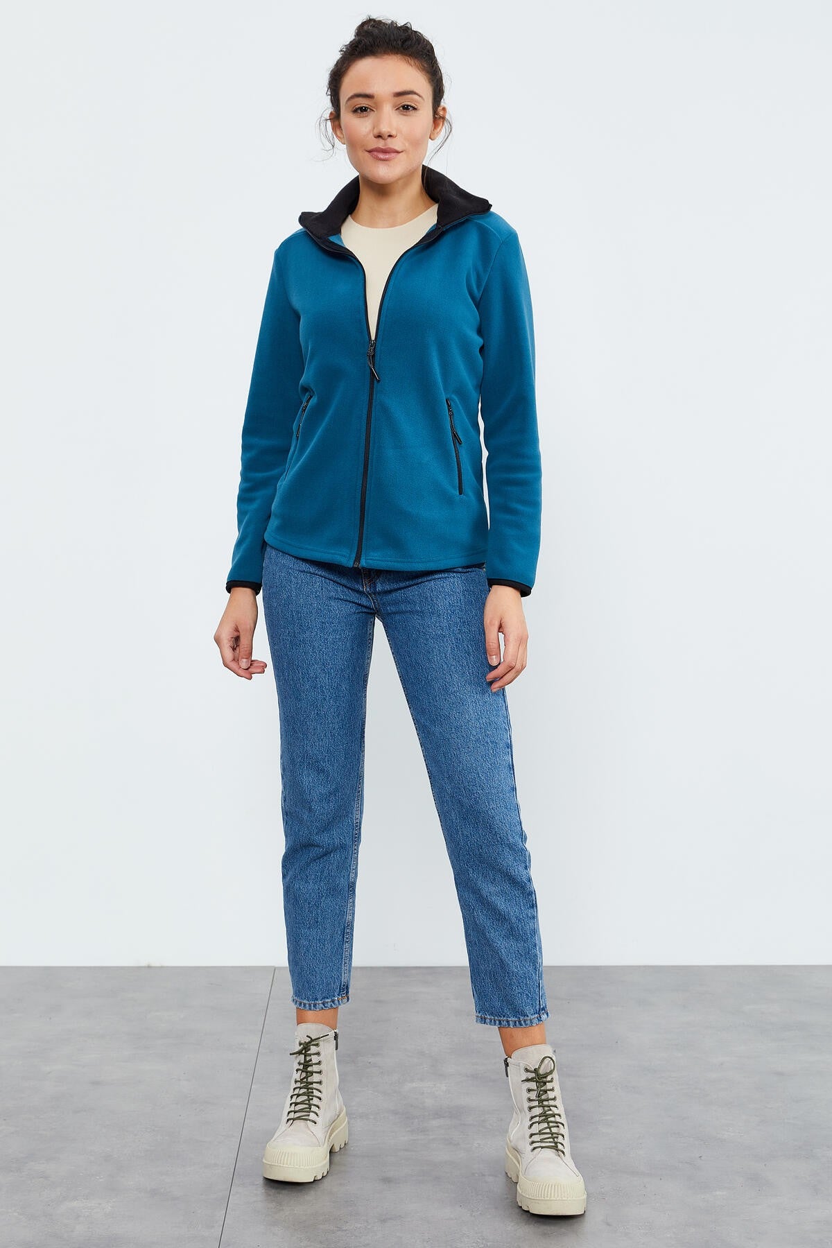 Image of Zümrüt Dik Yaka Fermuarlı Rahat Form Kadın Polar Sweatshirt - 97173